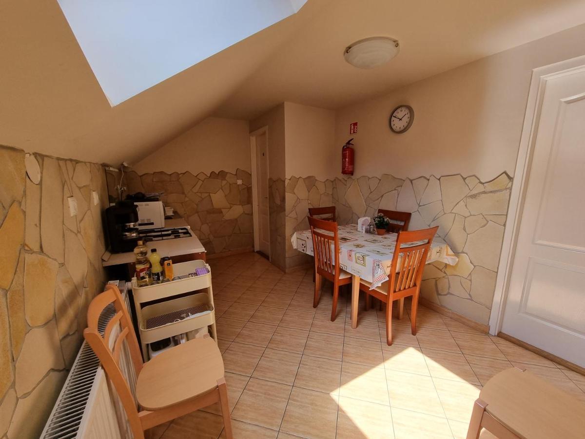 فندق Abigel 2 Vendeghaz ميسكولك المظهر الخارجي الصورة